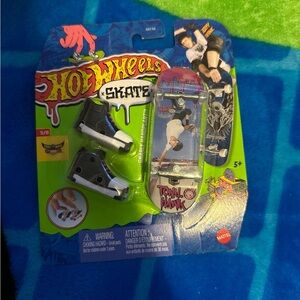 Hot Wheels Skate Tony Hawk Fingerboard Set